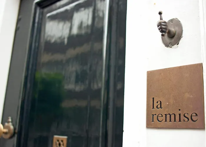 Commune Suites